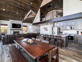 Stargazer: Air Hockey, Foosball and Hot Tub Near Zion - 3