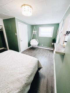 Cottage Feels in the City - Downtown Apartment & Backyard Bliss - 2