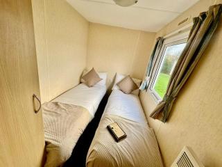 Great Caravan At Valley Farm Holiday Park, Essex Ref 46583V - 3