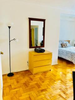 Stylish Montreal Apartment: Comfortable Stay in the Golden Square Mile - 9