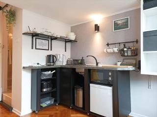 Loft Bed Studio with FREE Parking, 2 Bikes! Self check in, Wi-Fi, AC - Pula - 2