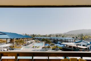 Lakehouse Resort - 6