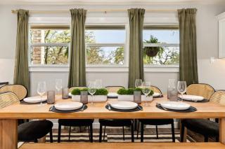 Lux 5BR gem with Heated Pool, SPA, and Outdoor Movie Theater - Austin - 1
