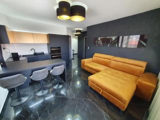 Black Brothers Wellness Apartments - Siófok - 9