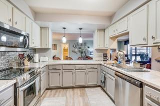 Lakefront Condo with Resort Amenities in Osage Beach - Osage Beach - 3
