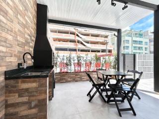 001 - Apartamento monoambiente em lindo residencial com piscina na praia de Bombas - Bombinhas - 1