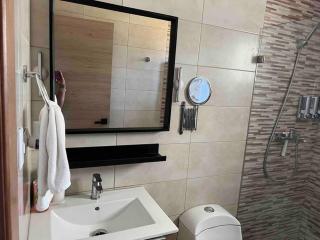 Costal condo with gym and Olympic pool - 9