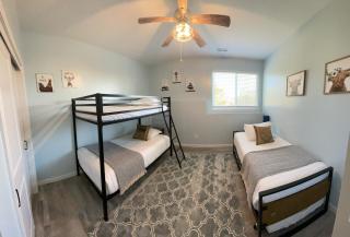 100 Acre Relaxing Retreat Near Ark- The Farmhouse - 1