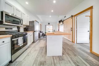 Balcony and Golf Course View Quiet Erie Getaway - 1