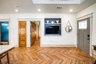 Walkable Dallas Bungalow 4 Mi to Downtown - 4