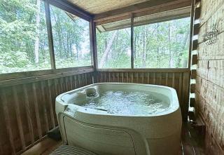 Rustic Cabin, WiFi, Hot Tub, Fireplace, Views! - Sevierville - 7