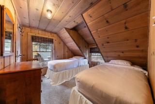 Classic Tahoe Retreat 2 Blocks to Beach - Homewood - 6