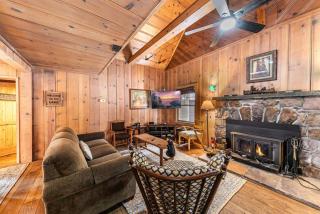 Classic Tahoe Retreat 2 Blocks to Beach - Homewood - 2