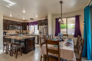 Coachella Play - 6BR Multi-Gen Fun Zone and Retreat with free heated pool - Indio - 9