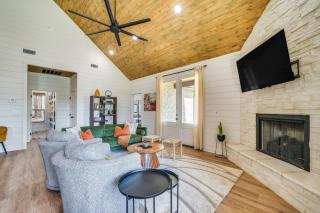 Chic Forest Hideaway in Broken Bow with Hot Tub - Broken Bow - 7