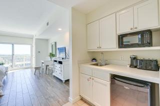 Destin Resort Studio with Pool - Walk to Beach! - Destin - 7