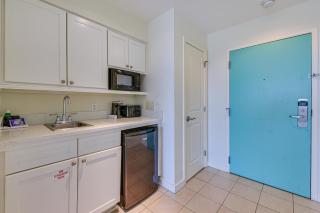 Destin Resort Studio with Pool - Walk to Beach! - Destin - 5