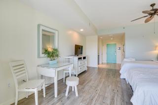 Destin Resort Studio with Pool - Walk to Beach! - 2