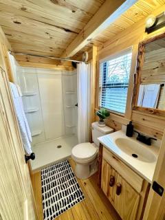 2 Bedroom Log Cabin on Lake James with Loft- Private Resort Amenities - Marion - 1