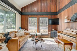 Lago Vista Home with Putting Green and Pool! - Leander - 7