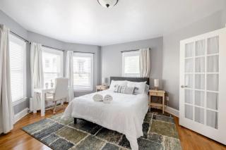 Bright Spacious Apartment - 2 BR 2 BA - Portland - 0