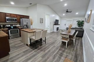 Serene Family Retreat Jax w/Pool + Firepit. - Jacksonville - 7