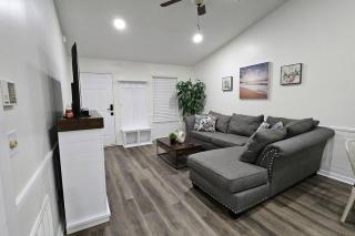 Serene Family Retreat Jax w/Pool + Firepit. - Jacksonville - 8