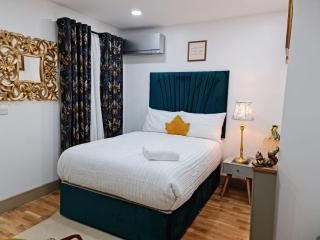 SureBillionaire Homes II - London - 8