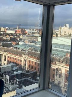 Winners of 2025 traveller Award, Elegant two bedroom city central apartment with Netflix & WiFi - Leeds - 4