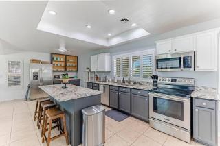 Pool Pool Table Spa Fire Pit Game Room - 5