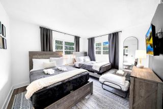 Stylish - Water View Condo - Palm Wave Says - Coconut Creek - 1