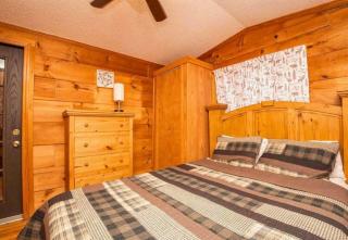 Cozy Cabin, Fireplace, WiFi, Hot Tub, Views! - Sevierville - 5
