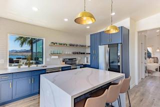 Lakeside Luxury - Sams Beachcomber Lake Access - Lake Havasu City - 1