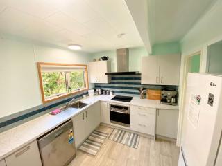 Coastal Charm in Patons Rock - Rangihaeata - 5