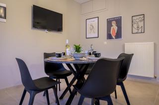 Cosy Urban Escape - 9