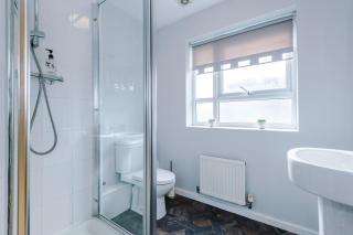 Stylish 4Bed Home, Sleeps 7, Free Parking, WI-FI, Balcony, Smart TVs, Great Transport Links, Long Term Disc - Manchester - 5