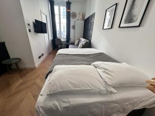 Chic Cozy Studio in the Heart of the City - 4