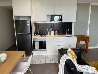 Stunning City Skyline Apartment - Beautiful Design -Free Parking - 1