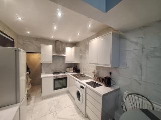 family house Sleeps 10 - Liverpool - 5