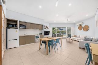 Stunning Poolside Paradise - Amazing Design, Gym. - Urangan - 8