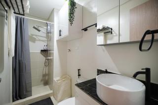 Resort-style Condo in Quezon City with Free Parking, Netflix and Smartlock - Manila - 5