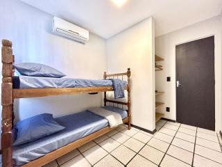 006 - Apartamento com 2 dormitórios na praia de Bombas - Bombinhas - 7