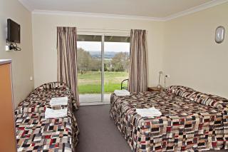 BATHURST GOLDFIELDS MOTEL at 428 CONROD STRAIGHT MOUNT PANORAMA - Bathurst - 5