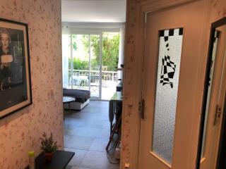 Only 60m to the beach, 2 bedroom cozy apartment, 80m2 big garden, very central - 2