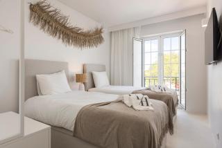 Modern Retreat: 3 Bedroom Villa in the Old Village - Quarteira - 0