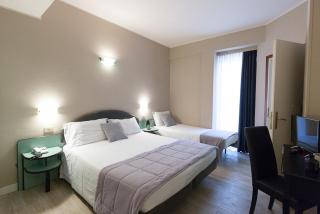 Hotel Trevi Riccione, in centro sul mare con cucina - 1
