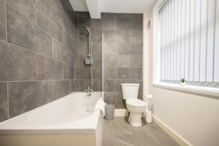 Pottery House by YourStays - Stoke on Trent - 5