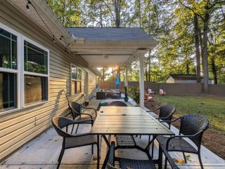 Spacious Family Friendly Home with Large Fenced in Yard - Charlotte - 9