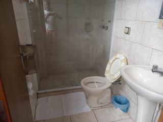 Espaço Verona-Quarto econômico com banheiro sem café e sem TV - Fazenda Rio Grande - 4