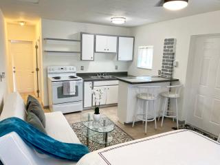 (B) Casa Azul. Minutes from the Beach & Mall - 8